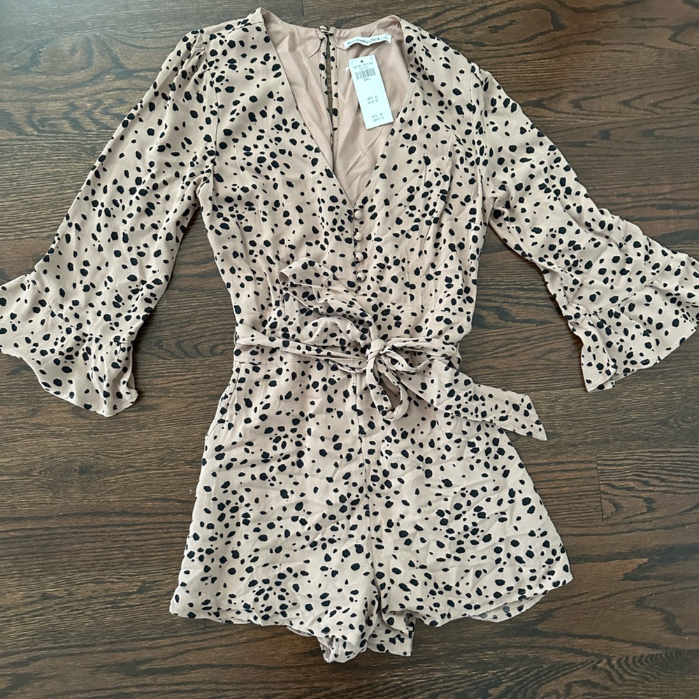 NWT!!! Abercrombie & Fitch animal print romper (small)